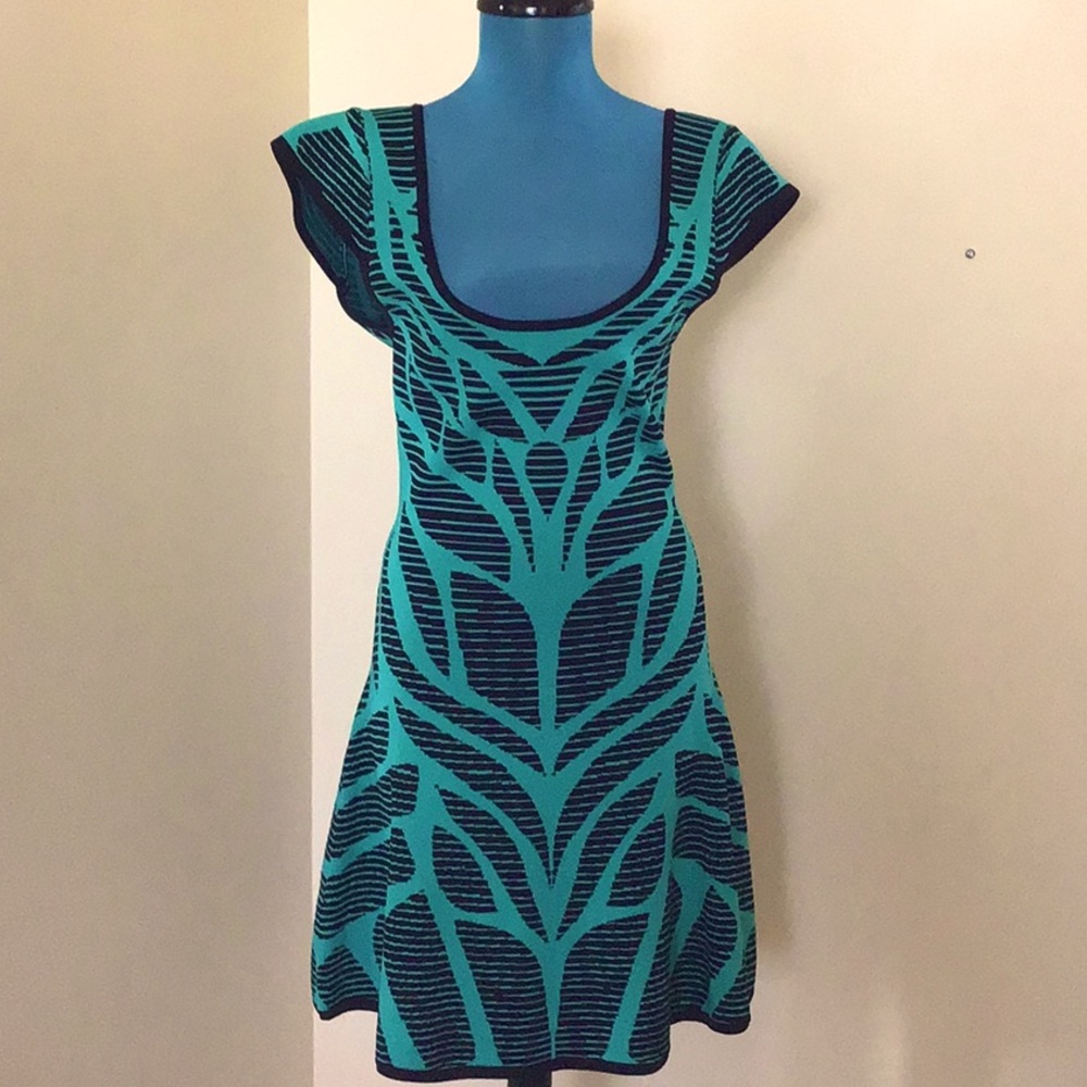 Bebe Fit & Flare Jade/Black Combo Dress s. Medium